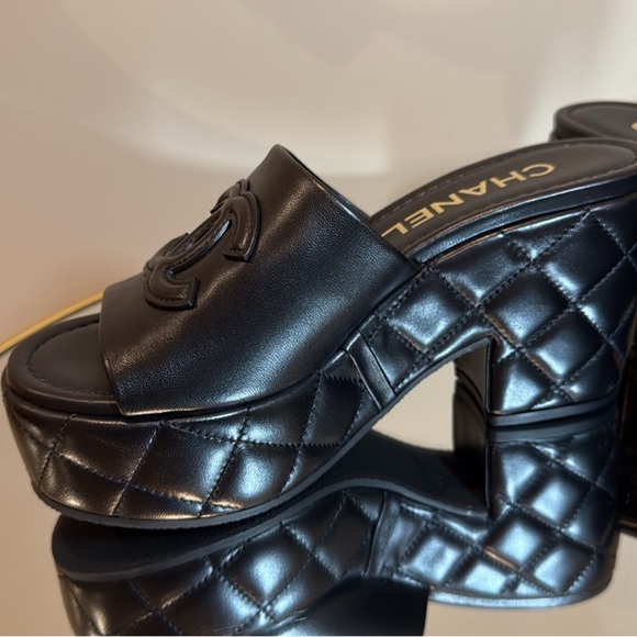 CHANEL DAD 25A CC logo Quilted Lambskin leather Platform Mules Sz 39 - Picture 5 of 17